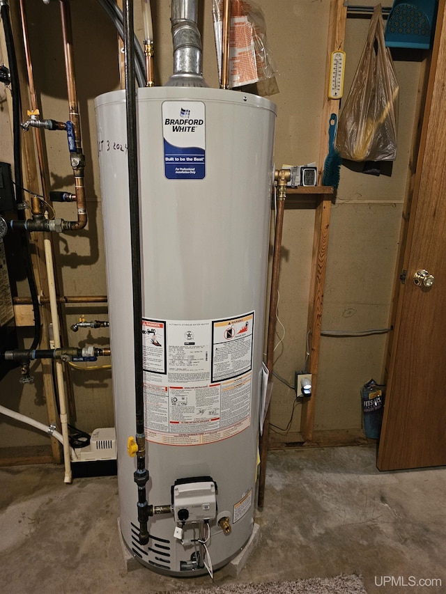 2051 Town Rd M Rd, Florence T-Wi, WI 54121 - utilities featuring gas water heater