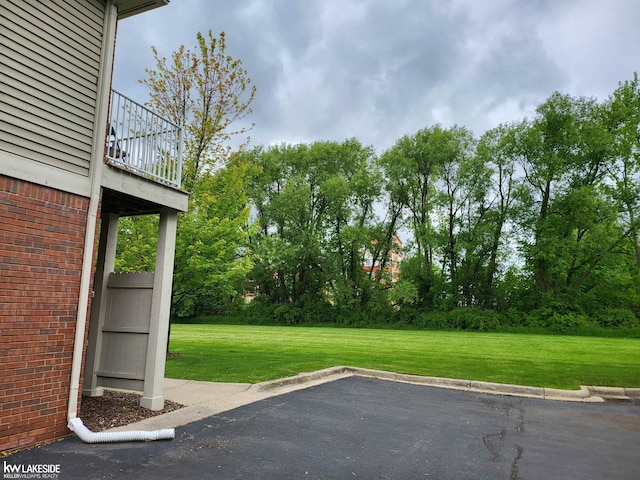 15495 Cornell Dr, Clinton Township, MI 48038 - view of green lawn with a balcony