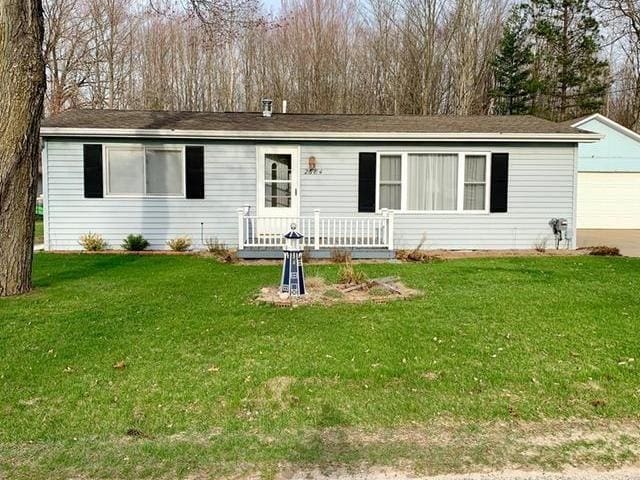2684 Lakeshore Dr, Gladwin, MI 48624 - view of front of house featuring a front lawn and a detached garage