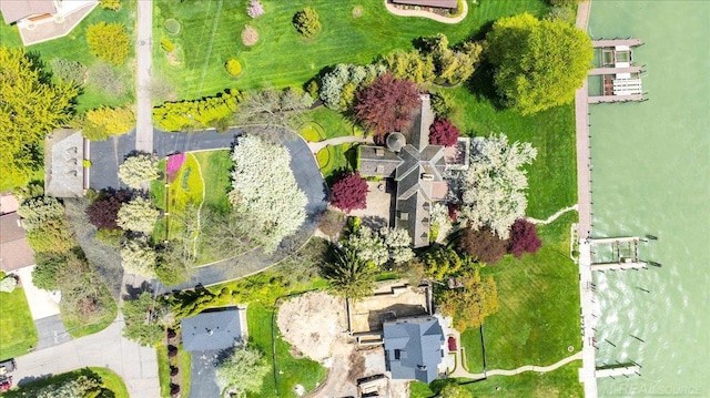 49016 Pointe Lakeview Dr, Chesterfield, MI 48047 - aerial view