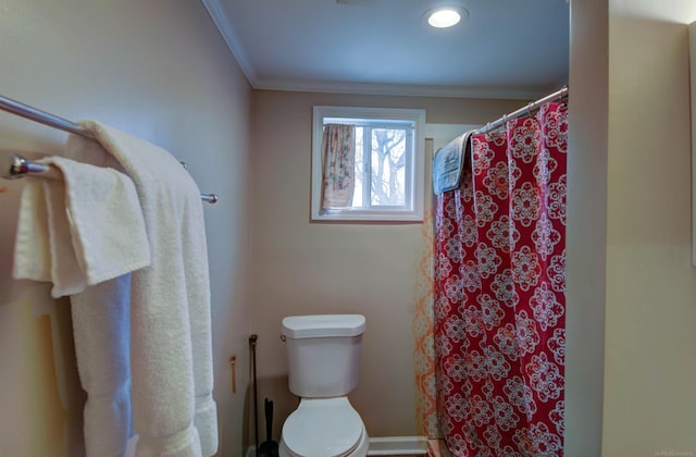 6669 Lakeshore Rd, Lexington, MI 48450 - bathroom with ornamental molding, toilet, curtained shower, and baseboards