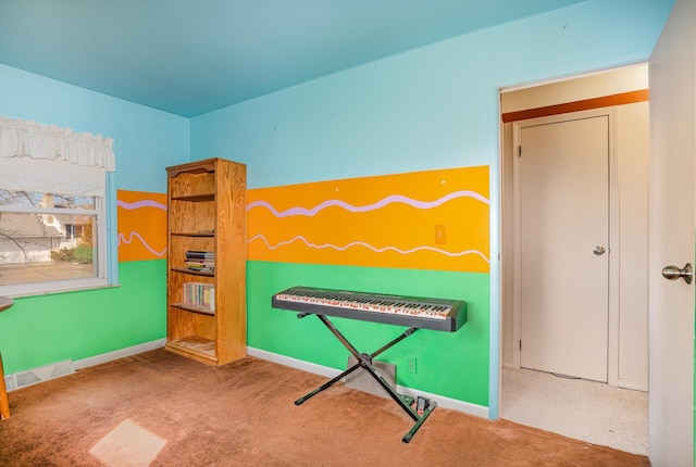 5149 Reinhardt Ln, Bay City, MI 48706 - living area featuring carpet floors and baseboards