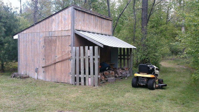 7880 S Dyer Dr, Falmouth, MI 49632 - view of outbuilding with a view of trees