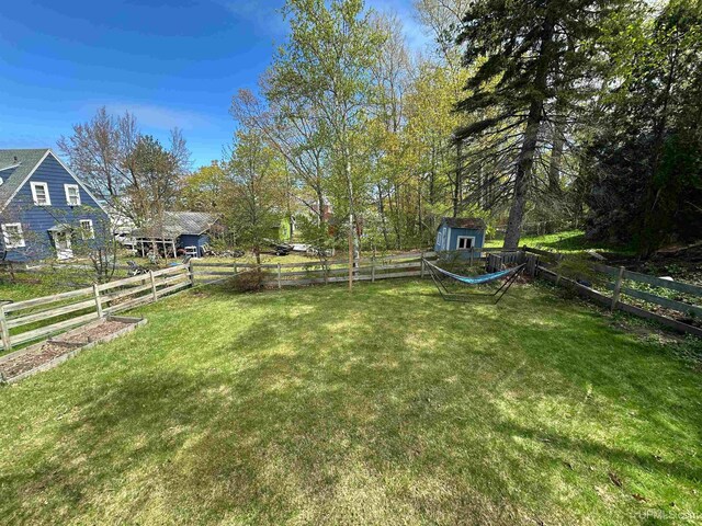812 Spruce St, Marquette, MI 49855 - view of yard