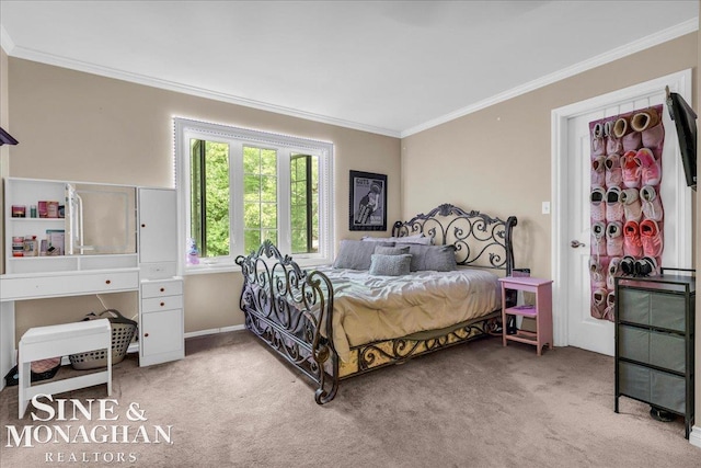 55266 Lordona Ln, Shelby Twp, MI 48315 - carpeted bedroom with crown molding