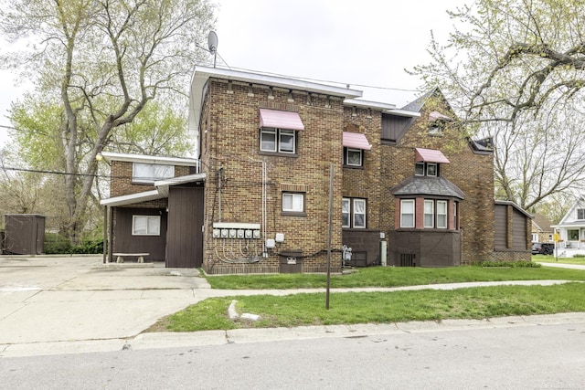 1104 Minnie St, Port Huron, MI 48060 - view of property featuring driveway
