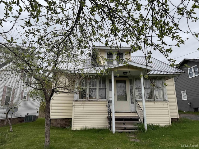 336 E Broad St, Lanse, MI 49946 - bungalow-style house featuring a front lawn and central AC