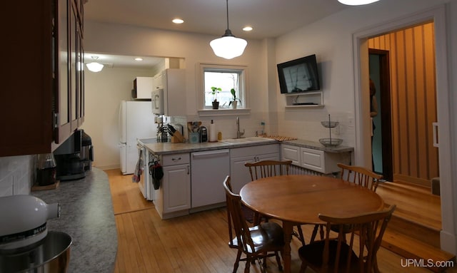 909 Quincy St, Hancock, MI 49930 - kitchen with white appliances, a sink, tasteful backsplash, light wood-type flooring, and recessed lighting