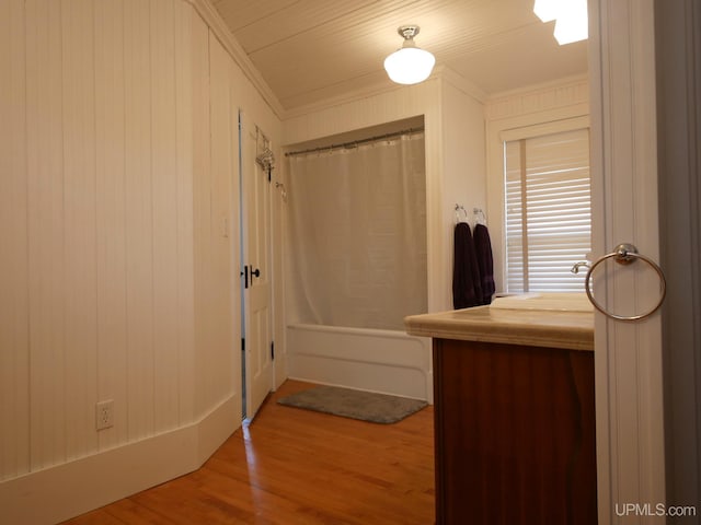 909 Quincy St, Hancock, MI 49930 - bathroom featuring wood finished floors, ornamental molding, shower / bath combination with curtain, and vanity