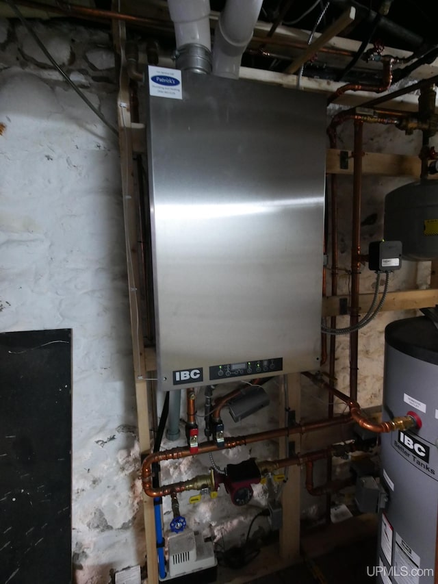 909 Quincy St, Hancock, MI 49930 - utilities with water heater