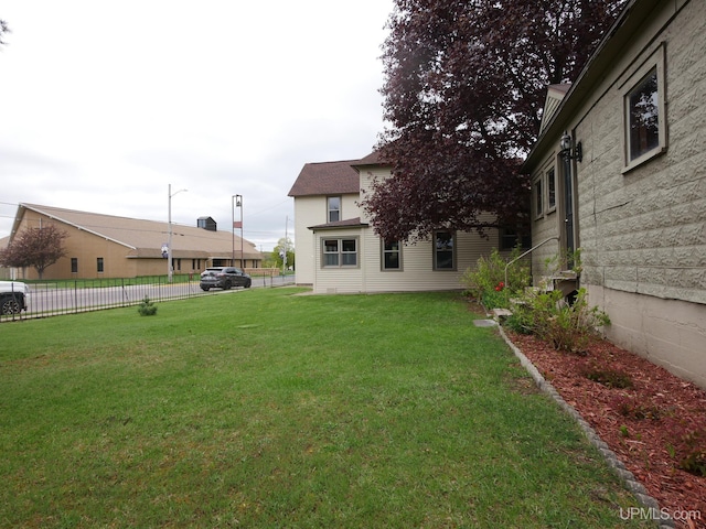 909 Quincy St, Hancock, MI 49930 - view of yard