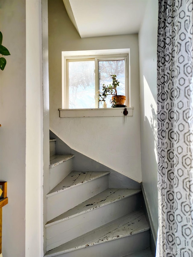 304 E Lincoln St, Negaunee, MI 49866 - view of stairs