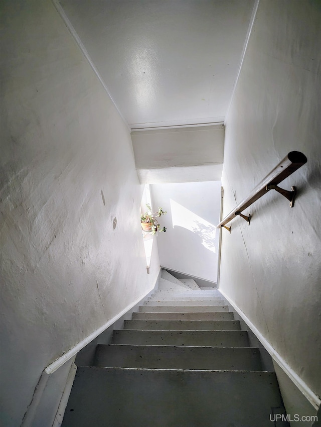 304 E Lincoln St, Negaunee, MI 49866 - view of stairway