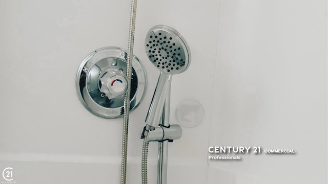 2884 Fort St, Lincoln Park, MI 48146 - bathroom view