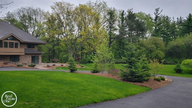 966 Pine Needle Trl, Oakland Twp, MI 48306 - view of home's community featuring a yard and driveway