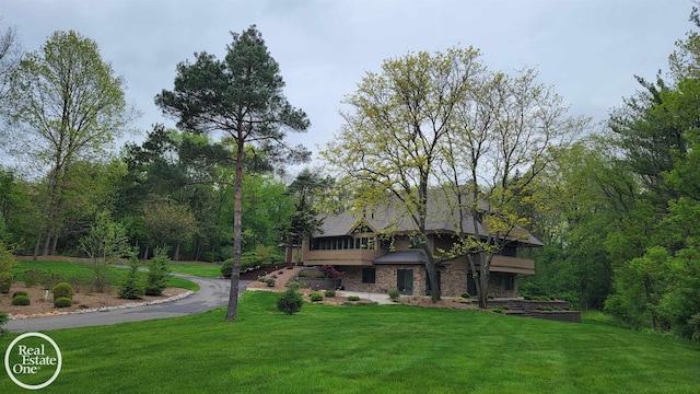 966 Pine Needle Trl, Oakland Twp, MI 48306 - view of grassy yard