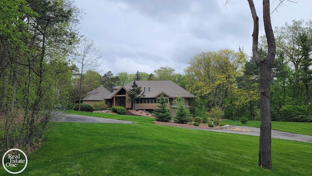 966 Pine Needle Trl, Oakland Twp, MI 48306 - view of front of property featuring a front yard