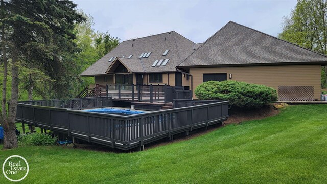 966 Pine Needle Trl, Oakland Twp, MI 48306 - back of property featuring a wooden deck, a yard, and roof with shingles