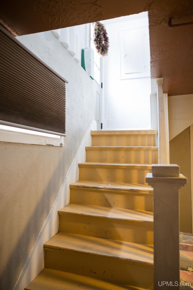 1302 N 3rd St, Ishpeming, MI 49849 - view of stairs