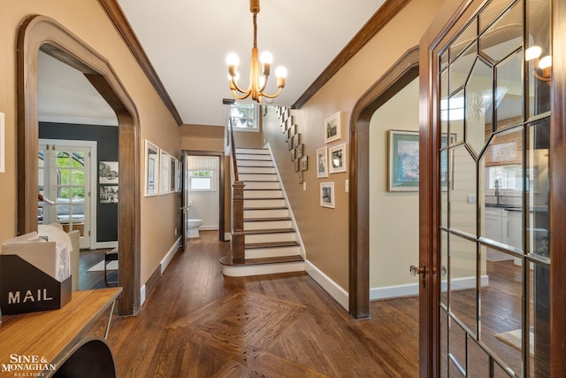 1435 Kensington Ave, Grosse Pointe Park, MI 48230 - foyer entrance featuring arched walkways, wood finished floors, ornamental molding, and baseboards