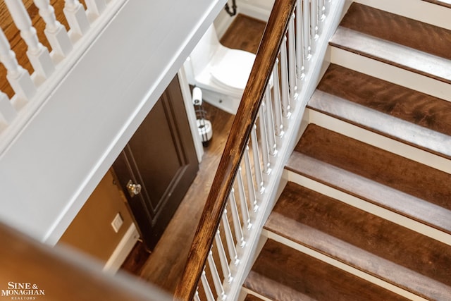 1435 Kensington Ave, Grosse Pointe Park, MI 48230 - view of staircase