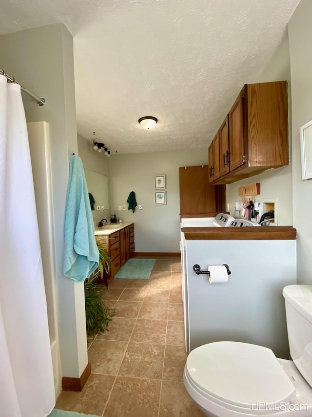 101-103 Juliet St, Marquette, MI 49855 - bathroom with toilet, vanity, baseboards, a shower with curtain, and a textured ceiling