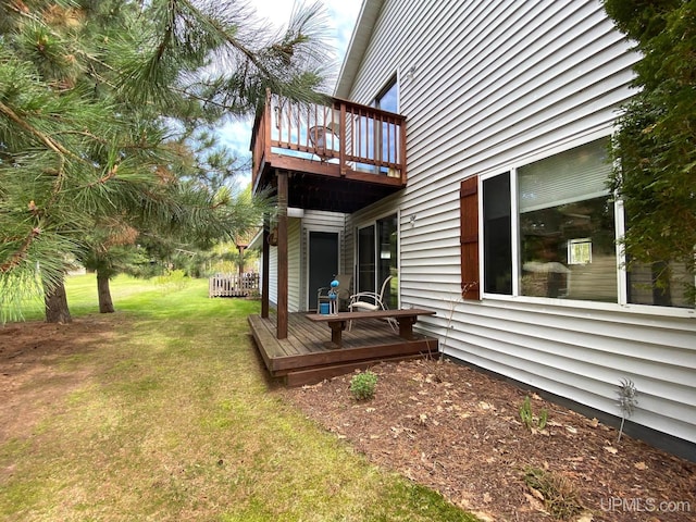 101-103 Juliet St, Marquette, MI 49855 - view of green lawn with a balcony and a deck