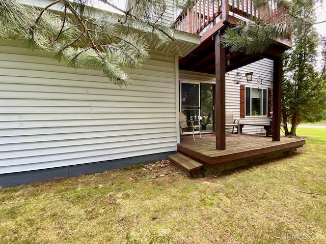 101-103 Juliet St, Marquette, MI 49855 - wooden terrace with a yard