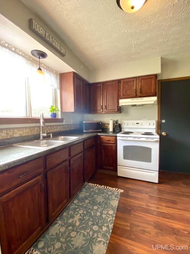 101-103 Juliet St, Marquette, MI 49855 - kitchen with electric stove, under cabinet range hood, a sink, dark countertops, and dark wood-style floors