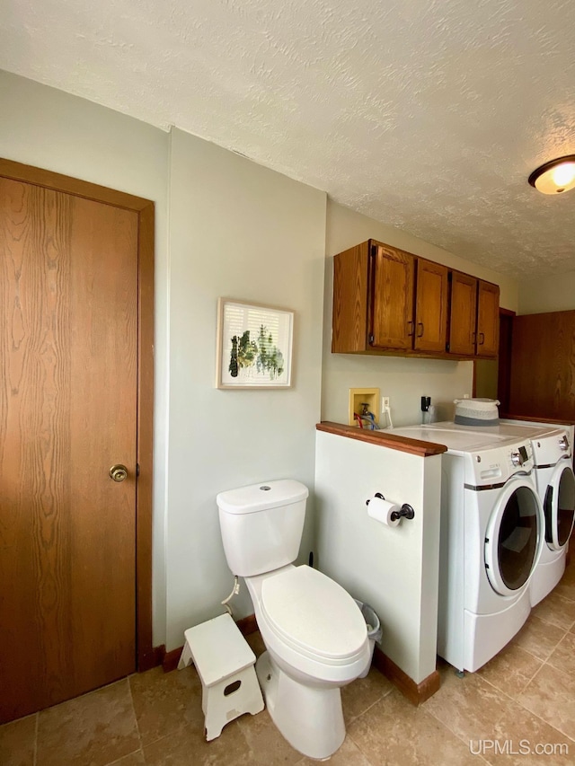 101-103 Juliet St, Marquette, MI 49855 - washroom with washer and clothes dryer and a textured ceiling