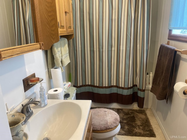 513 Neidhold Ave, Wakefield, MI 49968 - full bathroom featuring curtained shower, toilet, and vanity