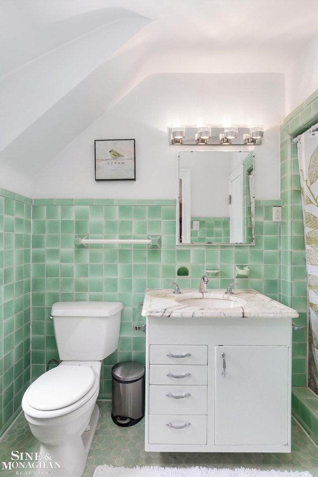 1264 Bedford Rd, Grosse Pointe Park, MI 48230 - full bathroom with vanity, toilet, tile walls, vaulted ceiling, and a shower with shower curtain