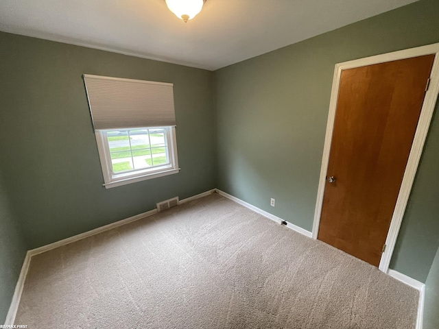 2029 Manchester Rd, Grosse Pointe Woods, MI 48236 - unfurnished room featuring carpet floors and baseboards