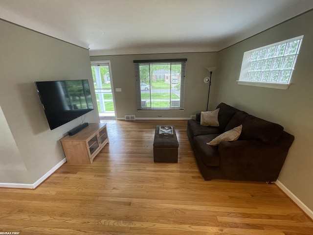 2029 Manchester Rd, Grosse Pointe Woods, MI 48236 - living area with light wood-style flooring and baseboards