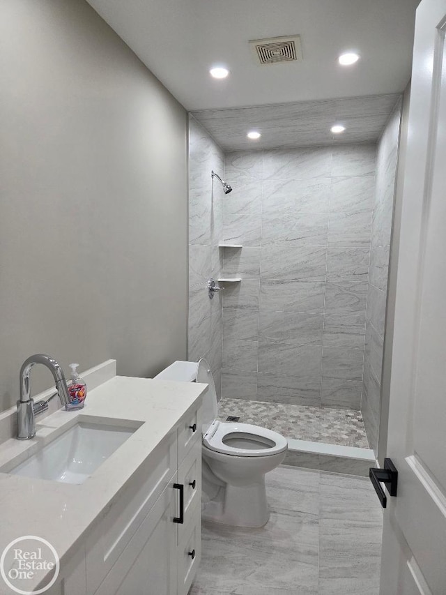 53340 Washington St, New Baltimore, MI 48047 - bathroom featuring toilet, a tile shower, vanity, and recessed lighting