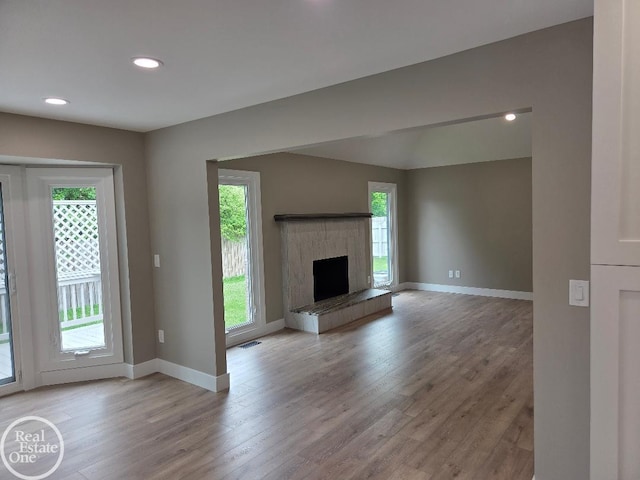 53340 Washington St, New Baltimore, MI 48047 - unfurnished living room with plenty of natural light, baseboards, light wood finished floors, and recessed lighting