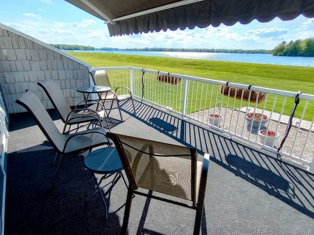 1750 Castleview Ct, Gladwin, MI 48624 - balcony with a water view