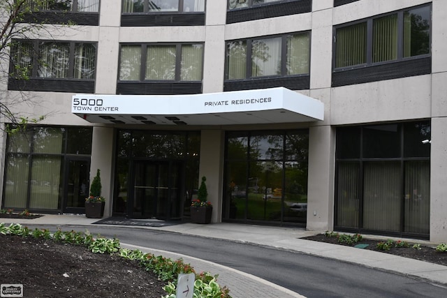 5000 Town Ctr Unit 801, Southfield, MI 48075 - doorway to property with stucco siding
