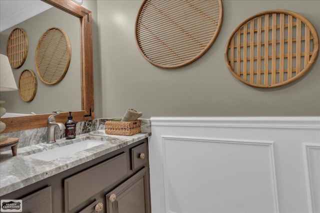 4916 Royal Cove Dr, Shelby Twp, MI 48316 - bathroom featuring vanity