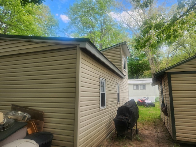 6130 Beech Dr, Lake, MI 48632 - view of side of home