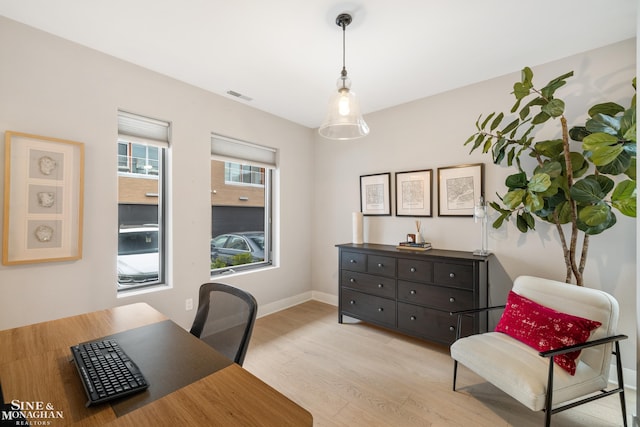 2638 John R St, Detroit, MI 48201 - home office with light wood-style floors and baseboards