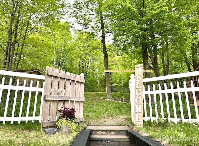213 W Arch St, Negaunee, MI 49866 - view of yard