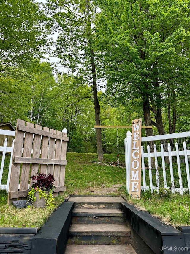 213 W Arch St, Negaunee, MI 49866 - view of yard