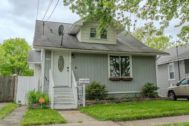 2129 N Clinton St, Saginaw, MI 48602 - view of front of property featuring roof with shingles