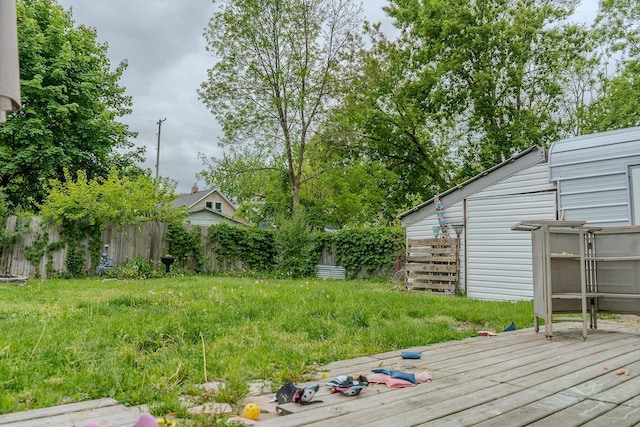 2129 N Clinton St, Saginaw, MI 48602 - wooden terrace with a fenced backyard