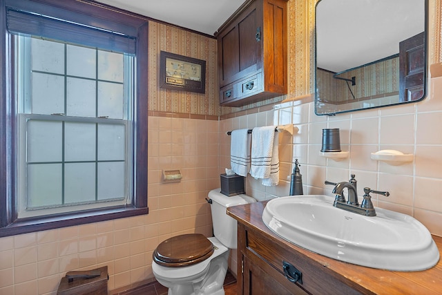 48816 Point Lakeview Dr, Chesterfield Twp, MI 48047 - bathroom with tile walls, toilet, vanity, and wallpapered walls