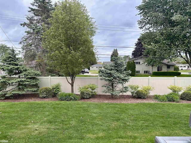 39148 Canterbury Dr, Harrison Twp, MI 48045 - view of yard