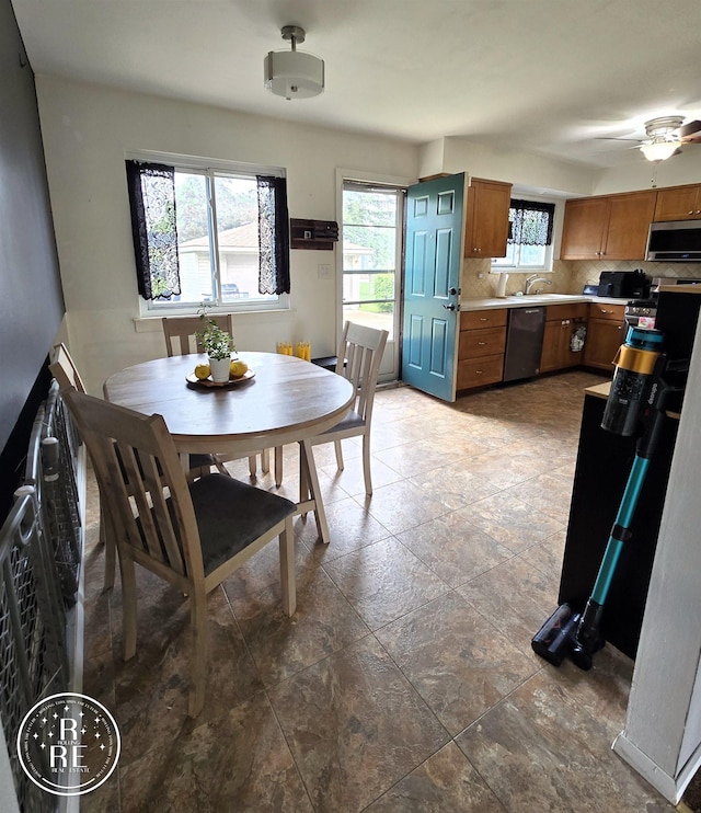 11929 Canterbury St, Sterling Heights, MI 48312