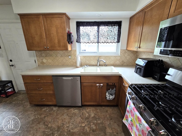 11929 Canterbury St, Sterling Heights, MI 48312