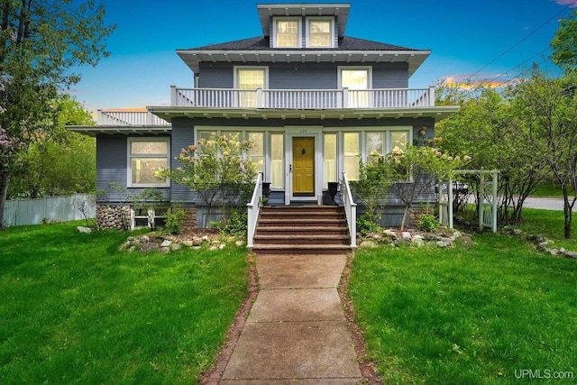 624 E G St, Iron Mountain, MI 49801 - american foursquare style home with a balcony and a front lawn